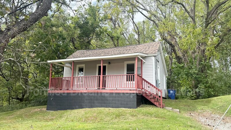 2015 Row Street | 2 Bed & 1 Bath property image