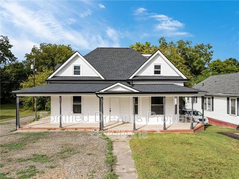 Newly renovated 2 bedroom 1 bath apartment in Reidsville property image