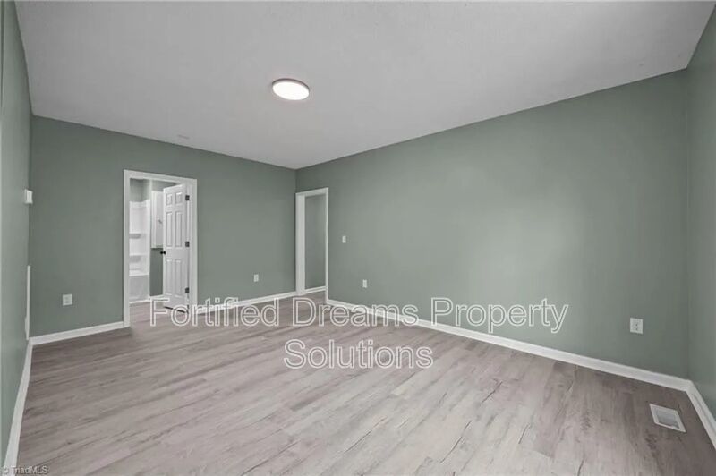 Newly renovated 2 bedroom 1 bath apartment in Reidsville property image