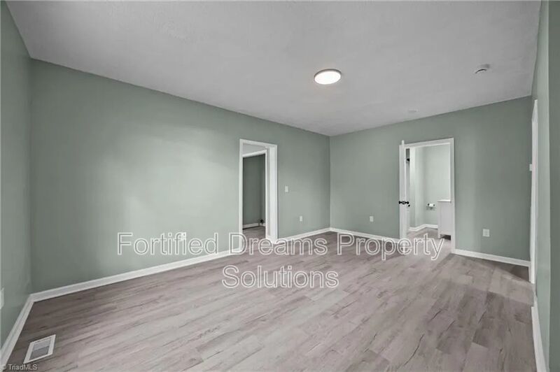 Newly renovated 2 bedroom 1 bath apartment in Reidsville property image