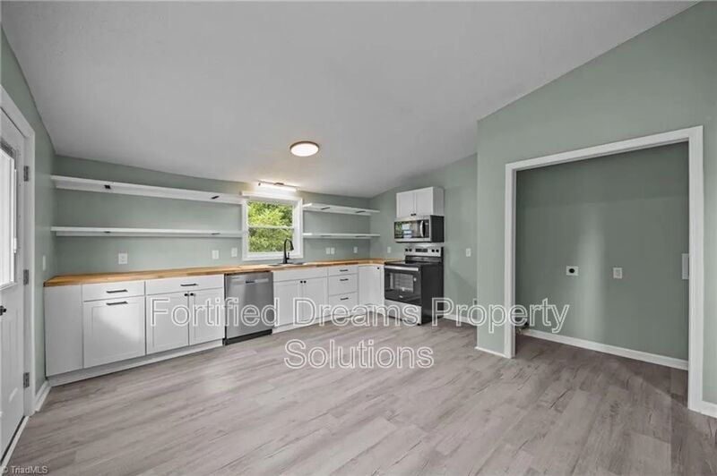 Newly renovated 2 bedroom 1 bath apartment in Reidsville property image