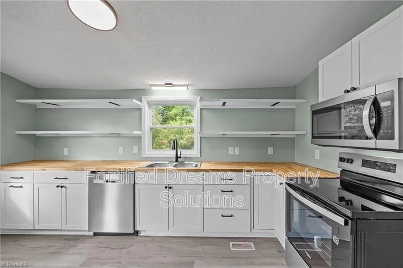 Newly renovated 2 bedroom 1 bath apartment in Reidsville property image