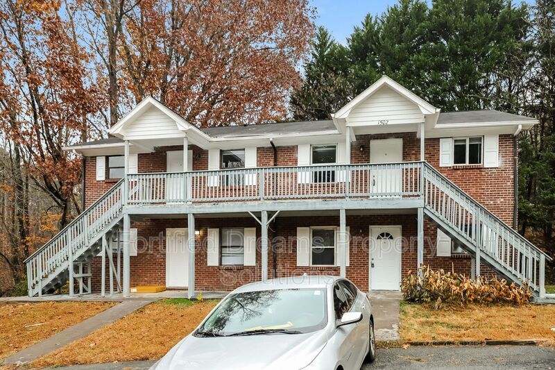 1502 Oakshire Winston Salem Unit D property image