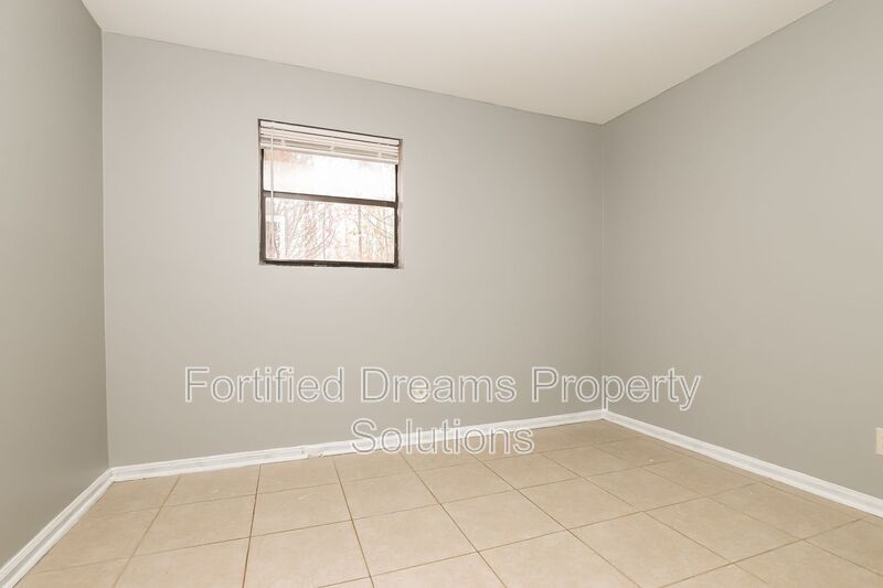 1502 Oakshire Winston Salem Unit D property image