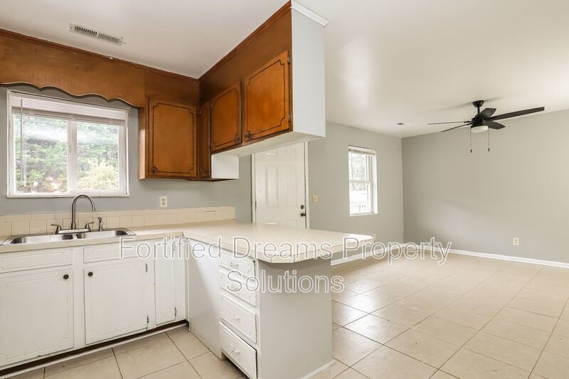 1502 Oakshire Winston Salem Unit D property image