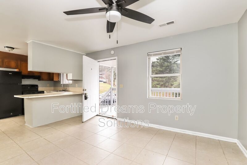 1502 Oakshire Winston Salem Unit D property image