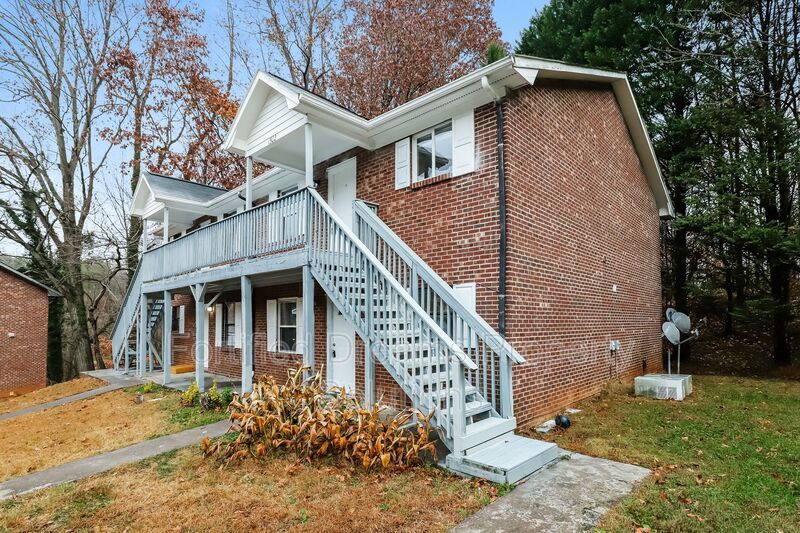 1502 Oakshire Winston Salem Unit D property image