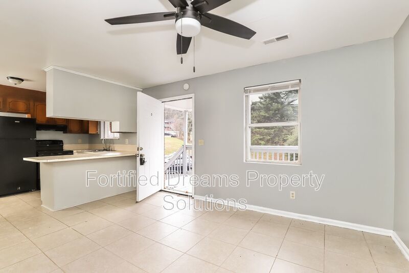 1502 Oakshire Winston Salem Unit D property image