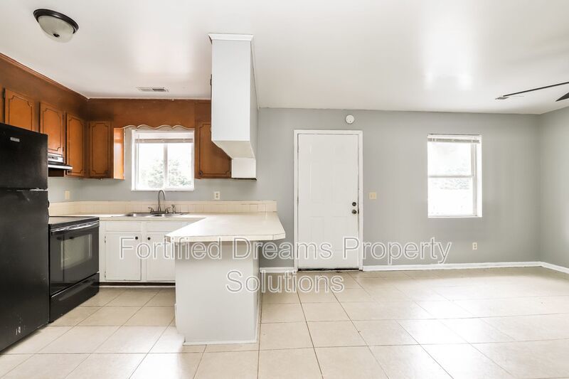 1502 Oakshire Winston Salem Unit D property image