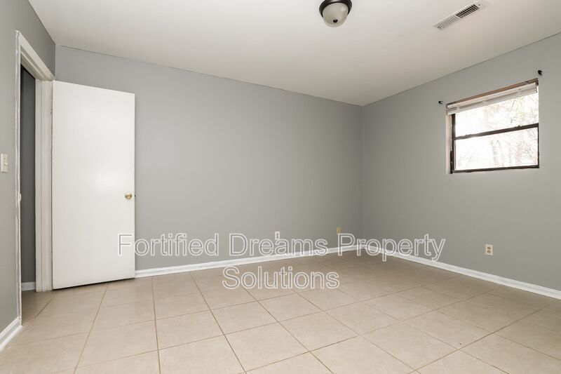 1502 Oakshire Winston Salem Unit D property image