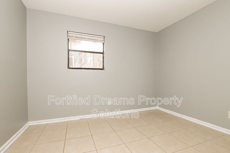 1502 Oakshire Winston Salem Unit D property image