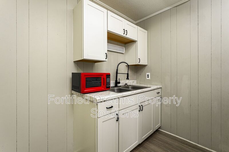 Bradford Court Apartments - 1 Bedroom & 1 Bathroom property image