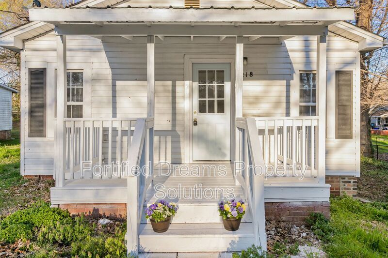 Charming 2-Bedroom Gem in Graham – Cozy 704 Sq Ft Home at 218 Walker Avenue property image