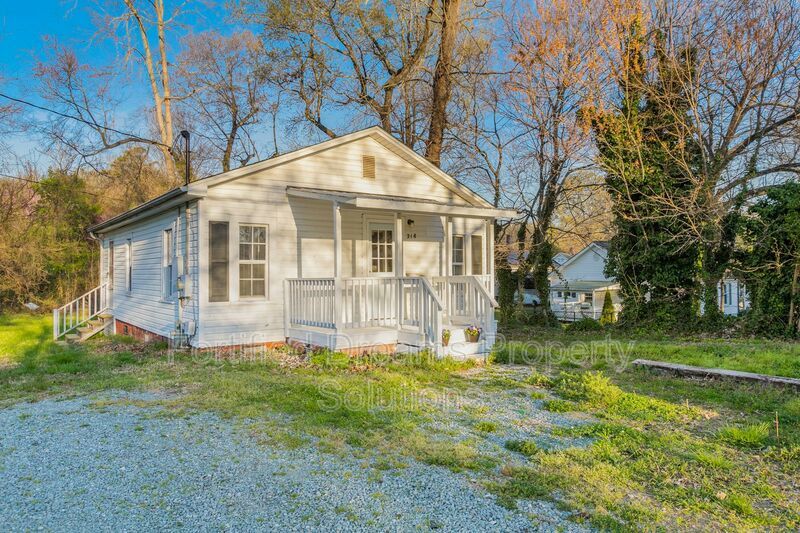Charming 2-Bedroom Gem in Graham – Cozy 704 Sq Ft Home at 218 Walker Avenue property image