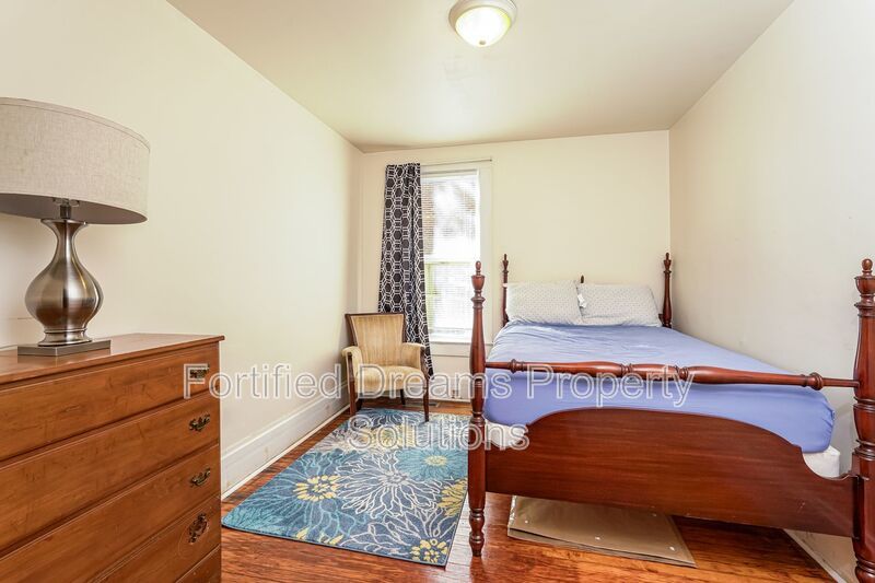 400 S Spring St Apartments - Greensboro, NC property image