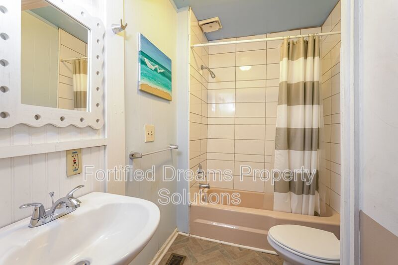 400 S Spring St Apartments - Greensboro, NC property image
