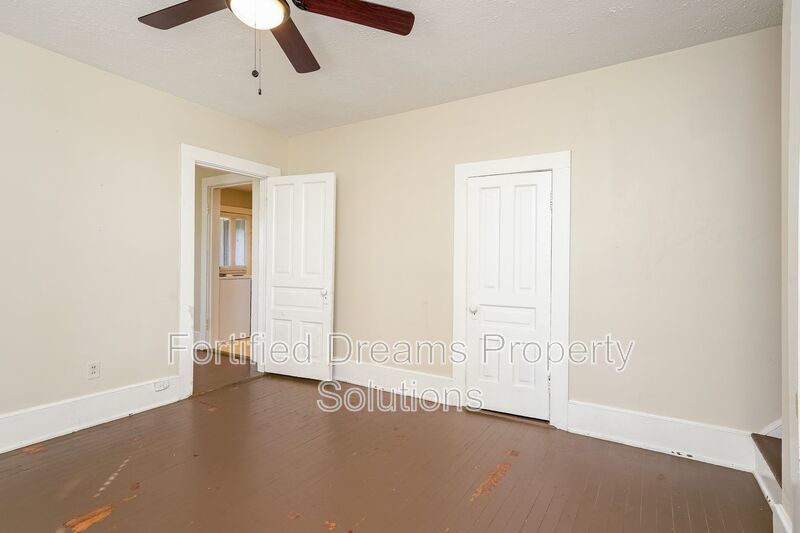 400 S Spring St Apartments - Greensboro, NC property image