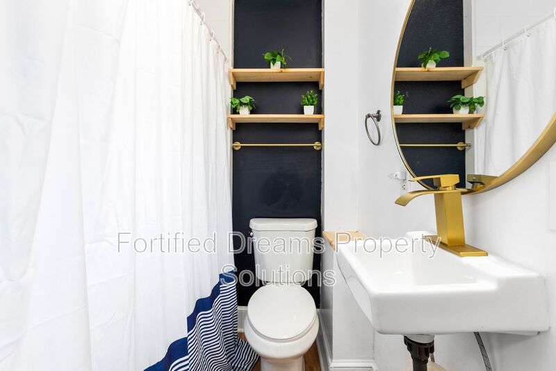 Charming 2-Bedroom Gem in Graham – Cozy 704 Sq Ft Home at 218 Walker Avenue property image