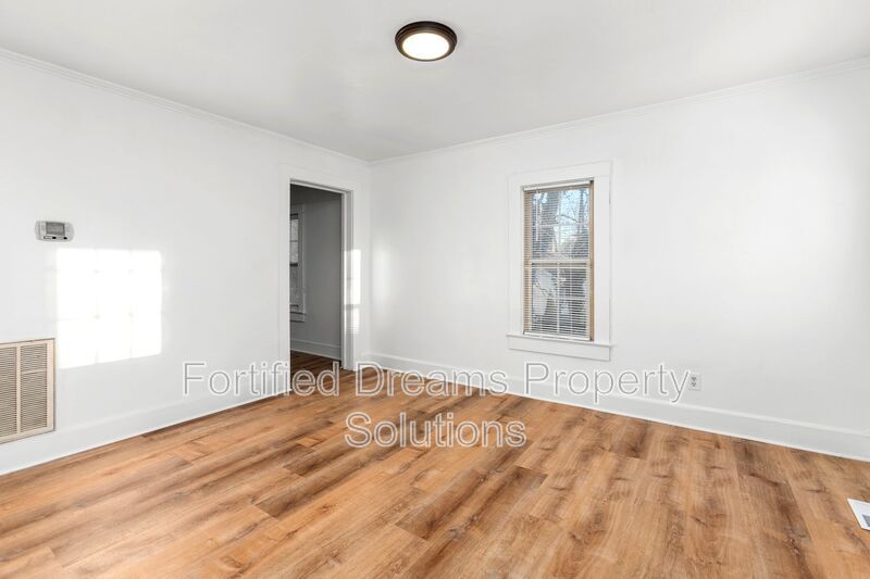 Charming 2-Bedroom Gem in Graham – Cozy 704 Sq Ft Home at 218 Walker Avenue property image