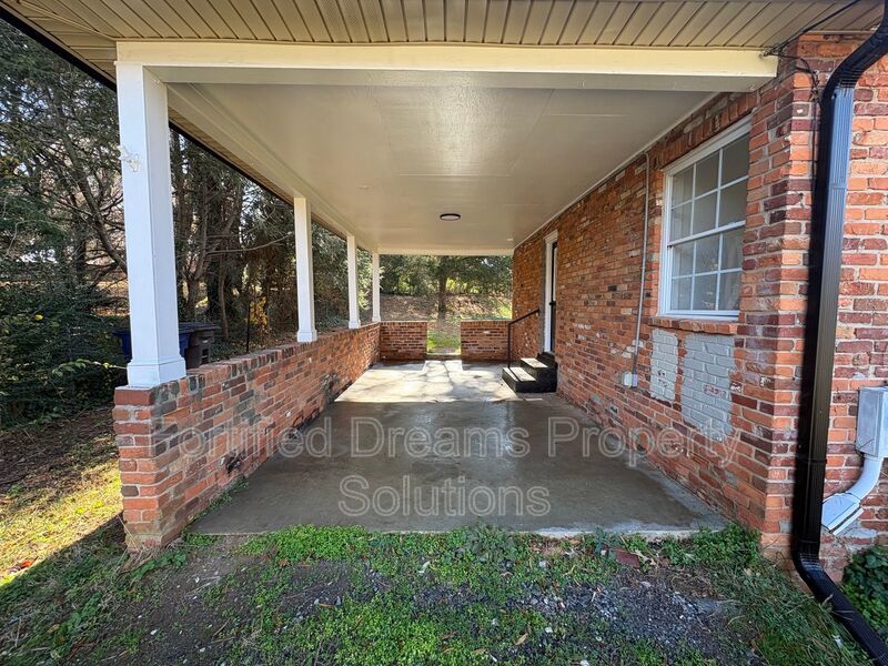 Winston Salem - Solid 3 bedroom & 2 Baths - Newly Updated! property image