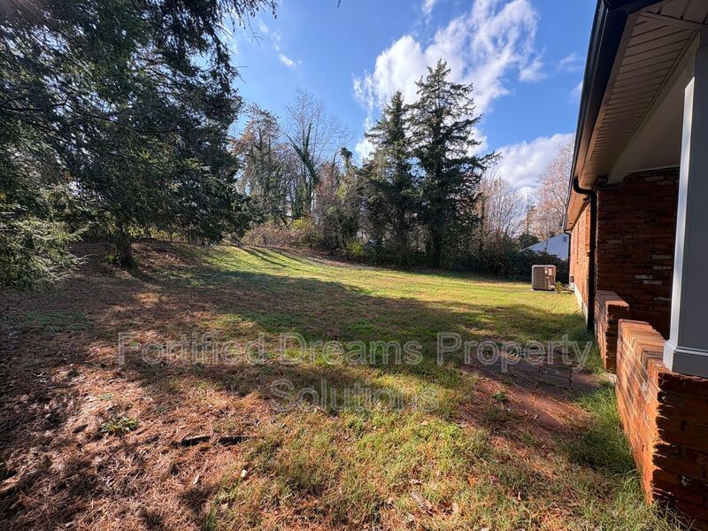 Winston Salem - Solid 3 bedroom & 2 Baths - Newly Updated! property image