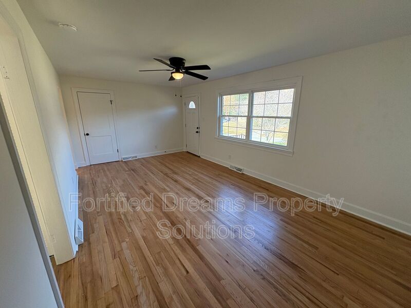 Winston Salem - Solid 3 bedroom & 2 Baths - Newly Updated! property image