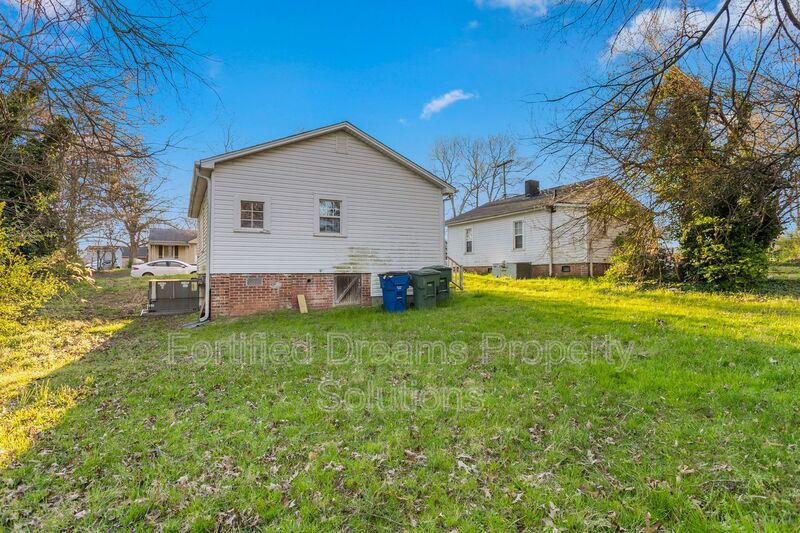 Charming 2-Bedroom Gem in Graham – Cozy 704 Sq Ft Home at 218 Walker Avenue property image