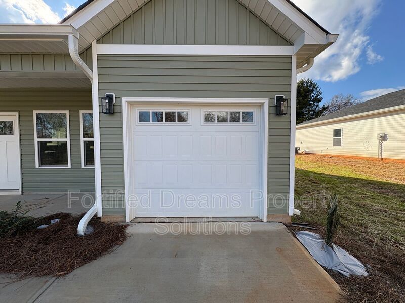 The Chapel Charm - 3 Bed | 2 Bath - Newly Updated! property image