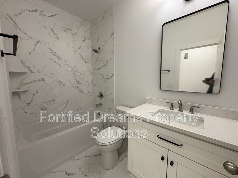 Maison de Chapel - 3 Bed | 2 Bath - Newly Updated! property image