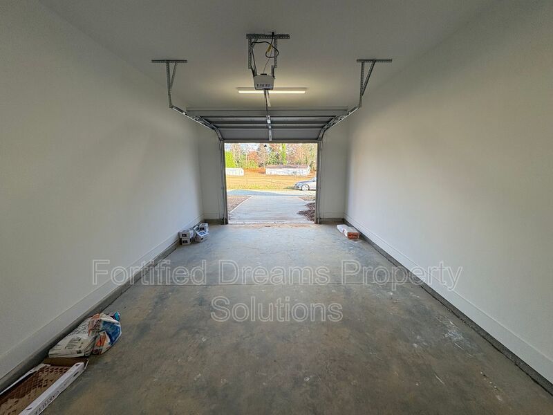 Chapel Street Treasure - 3 Bedrooms & 2 Bathrooms - Newly Updated property image