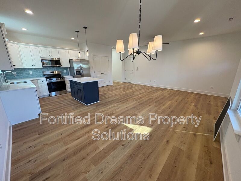 Chapel Street Treasure - 3 Bedrooms & 2 Bathrooms - Newly Updated property image