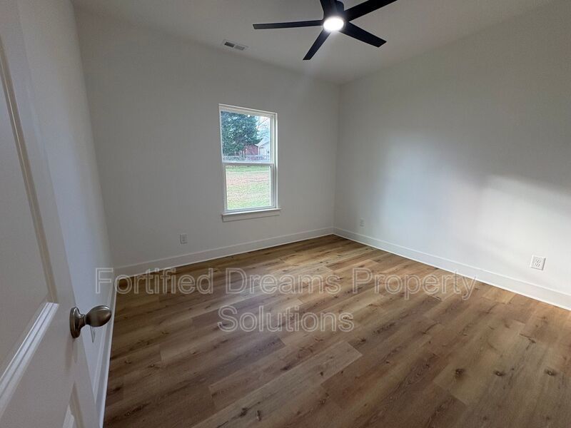 Chapel Street Treasure - 3 Bedrooms & 2 Bathrooms - Newly Updated property image