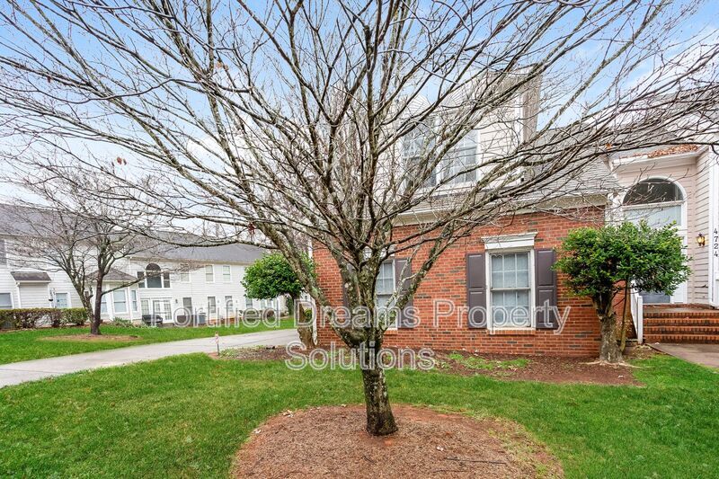 Charlotte -  3 bedroom 2.5 bath Townhome - Davis Lake Community property image