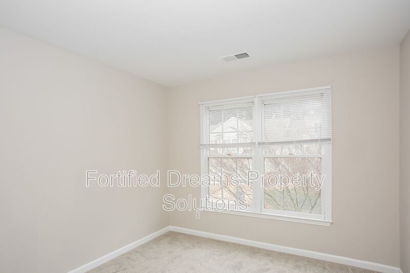 Charlotte -  3 bedroom 2.5 bath Townhome - Davis Lake Community property image