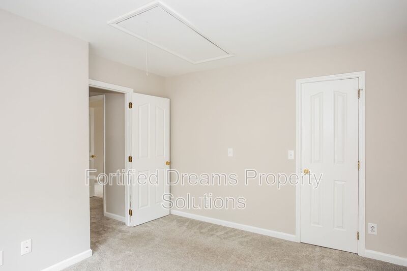 Charlotte -  3 bedroom 2.5 bath Townhome - Davis Lake Community property image