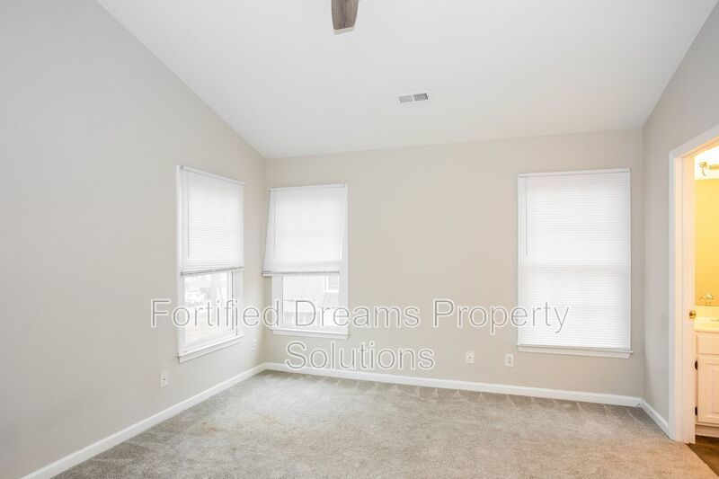 Charlotte -  3 bedroom 2.5 bath Townhome - Davis Lake Community property image