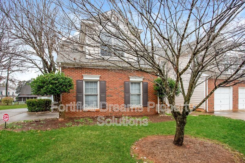 Charlotte -  3 bedroom 2.5 bath Townhome - Davis Lake Community property image
