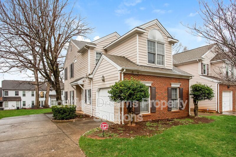 Charlotte -  3 bedroom 2.5 bath Townhome - Davis Lake Community property image