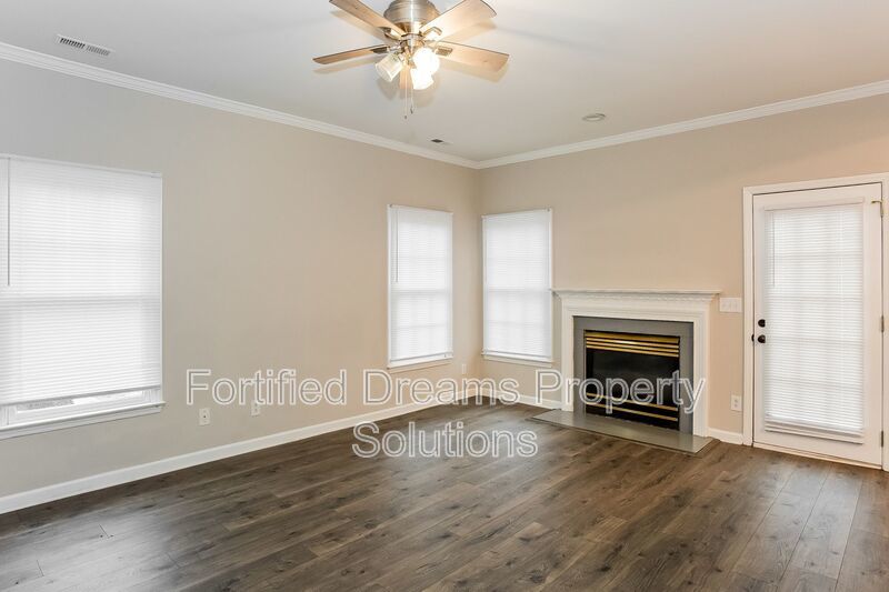 Charlotte -  3 bedroom 2.5 bath Townhome - Davis Lake Community property image