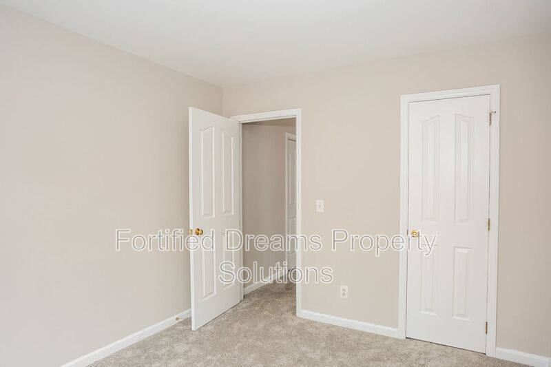 Charlotte -  3 bedroom 2.5 bath Townhome - Davis Lake Community property image