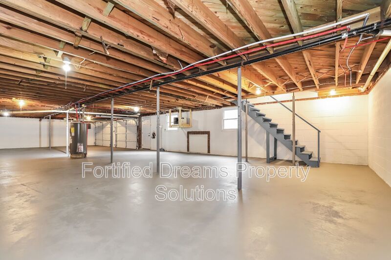 3 bed, 2 bath newly remodeled home with large basement, two car garage in Clemmons property image