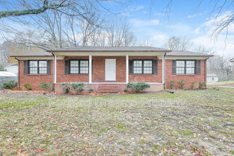 3 bed, 2 bath newly remodeled home with large basement, two car garage in Clemmons property image
