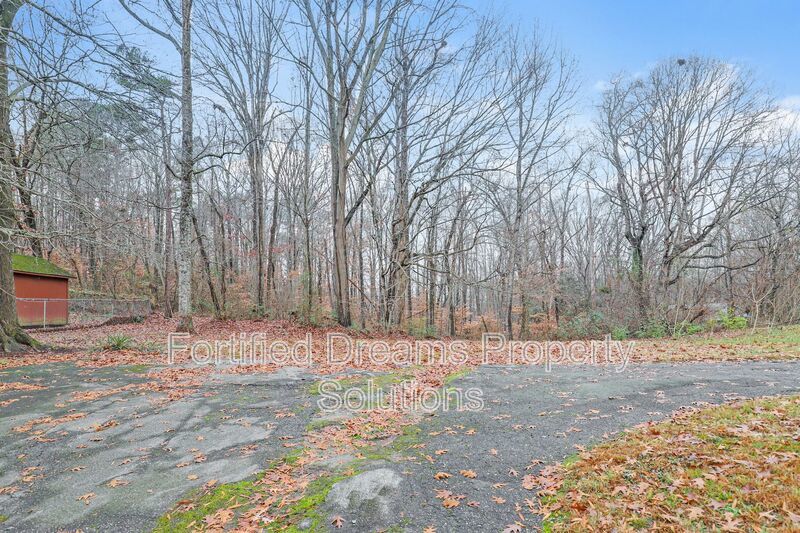 3 bed, 2 bath newly remodeled home with large basement, two car garage in Clemmons property image