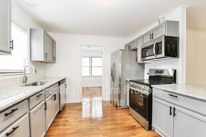 3 bed, 2 bath newly remodeled home with large basement, two car garage in Clemmons property image