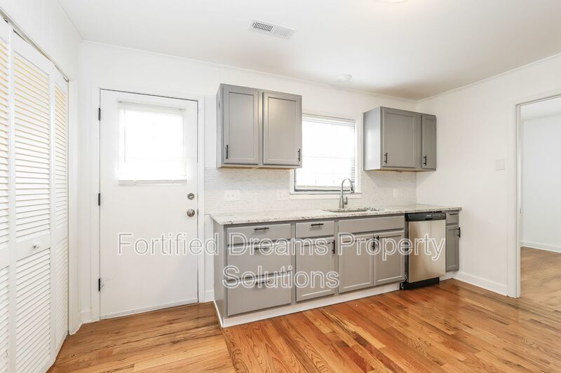 3 bed, 2 bath newly remodeled home with large basement, two car garage in Clemmons property image