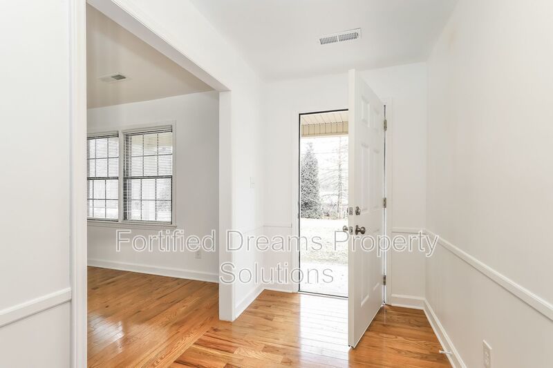 3 bed, 2 bath newly remodeled home with large basement, two car garage in Clemmons property image