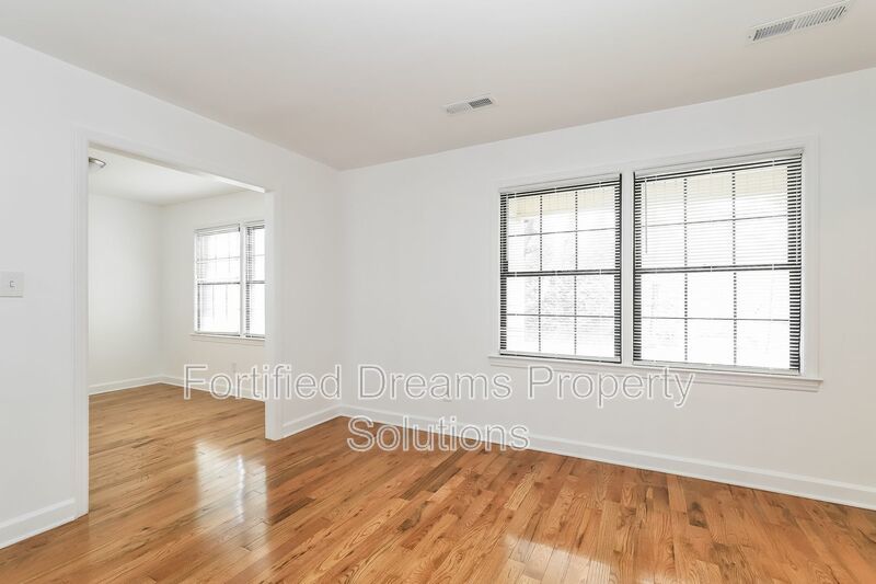 3 bed, 2 bath newly remodeled home with large basement, two car garage in Clemmons property image