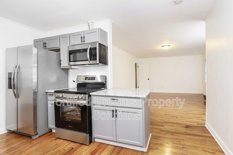 3 bed, 2 bath newly remodeled home with large basement, two car garage in Clemmons property image