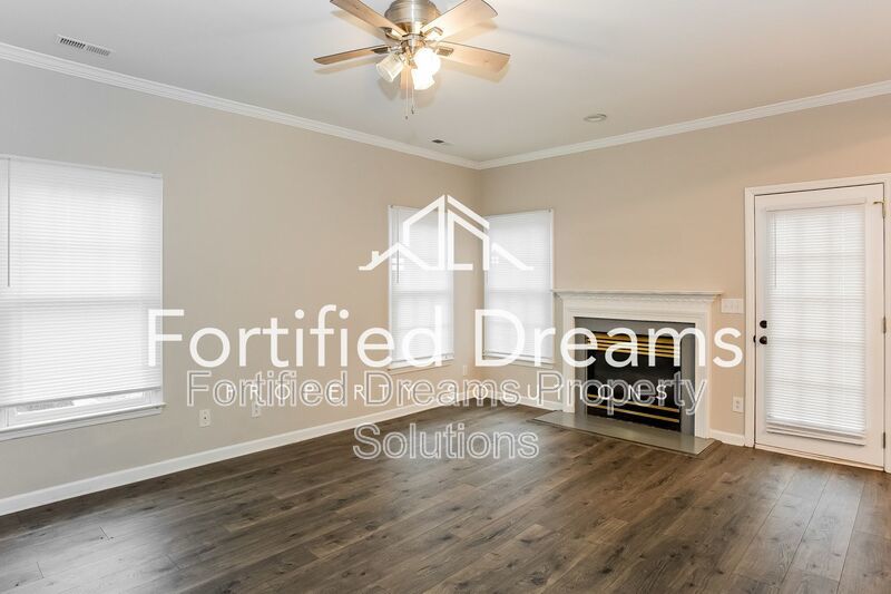 Charlotte -  3 bedroom 2.5 bath Townhome - Davis Lake Community property image