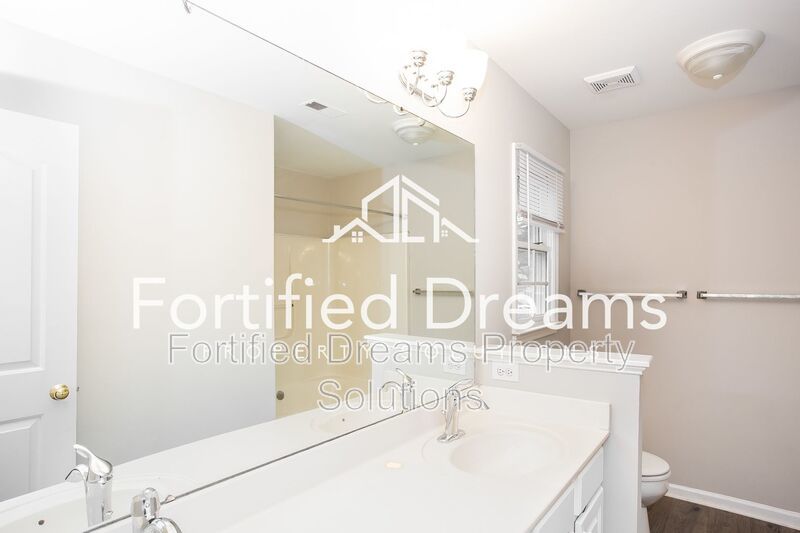 Charlotte -  3 bedroom 2.5 bath Townhome - Davis Lake Community property image